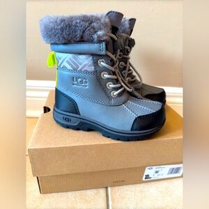 Brand new Ugg Butte boots with a toggle toddler size 10